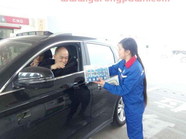 加油站里遇到推销燃油宝的，说出这句话，他们很可能就会离开了